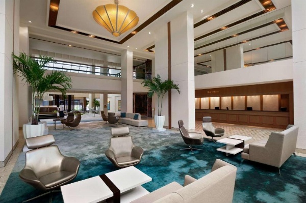 Hilton Miami Airport Blue Lagoon image 9